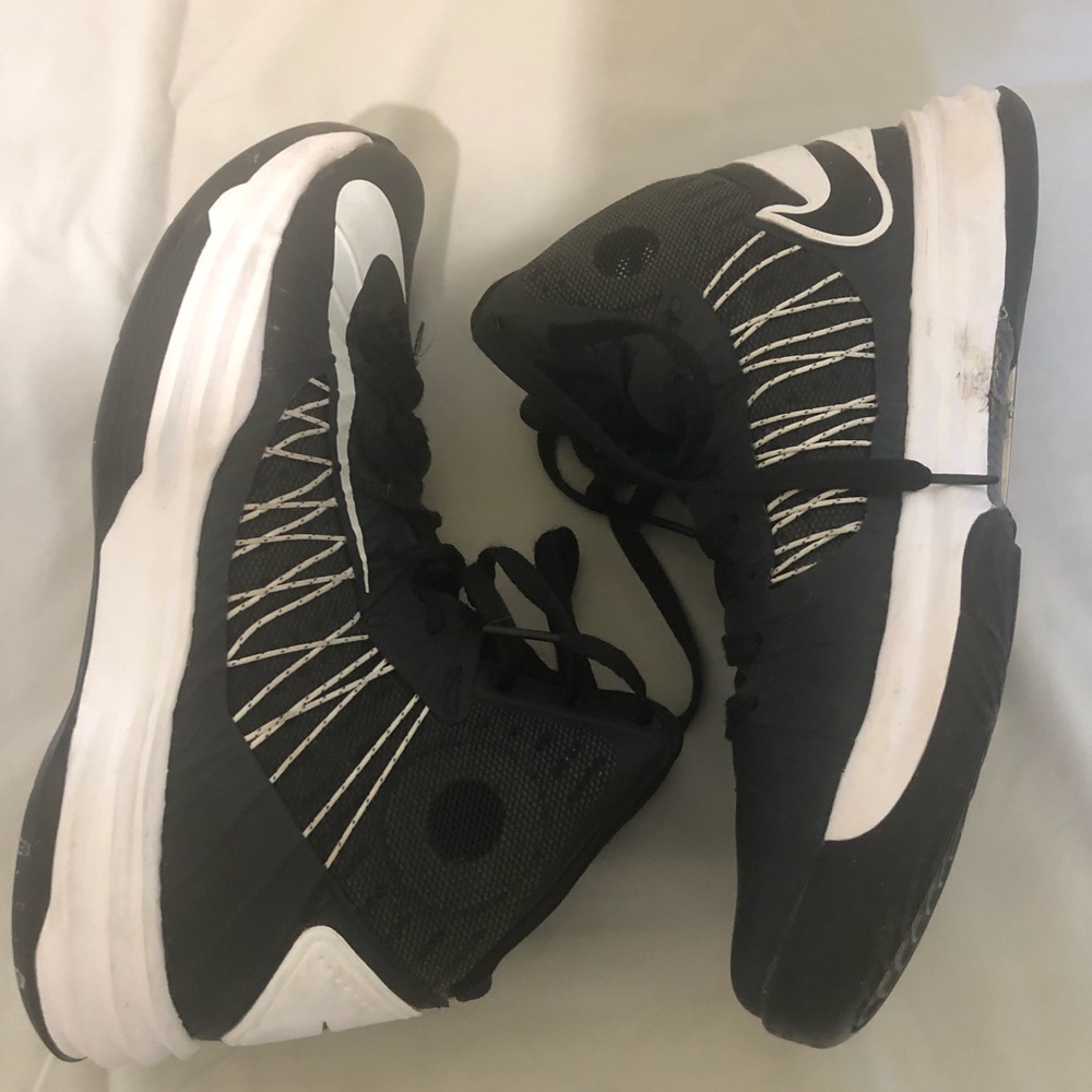Men’s Nike Hyperdunk, sz 9 black & white shoes